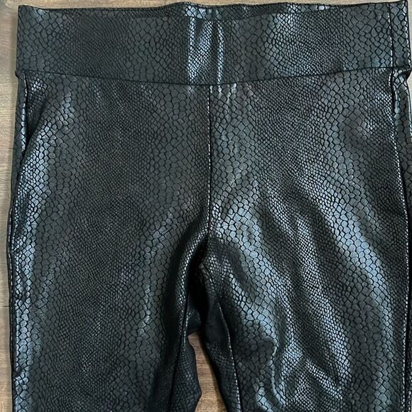 Torrid Size 2 Faux Vegan Leather Snake Print Pants Pixie Leggings Plus Size - Picture 2 of 8
